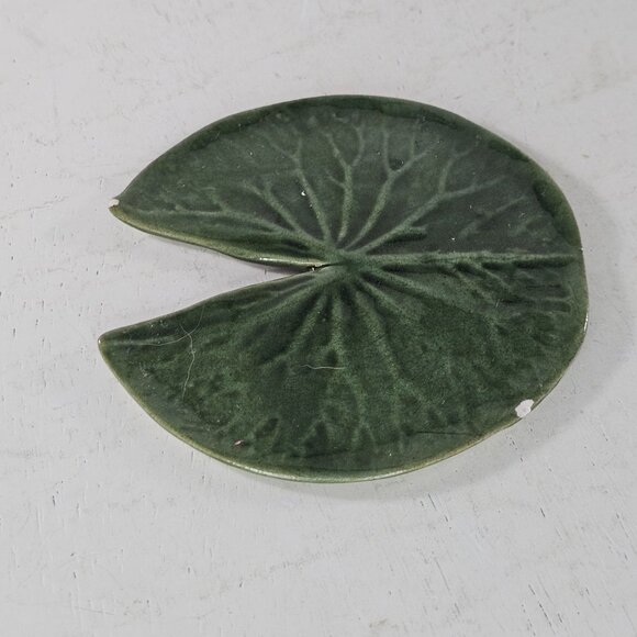 Hagen Renaker Lily Pad Miniature Figurine #246 Green *Chipped* - Picture 2 of 8